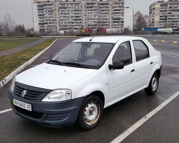 Белый Рено Логан, объемом двигателя 1.39 л и пробегом 88 тыс. км за 4200 $, фото 1 на Automoto.ua