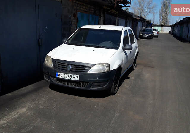 Белый Рено Логан, объемом двигателя 1.39 л и пробегом 345 тыс. км за 2200 $, фото 1 на Automoto.ua