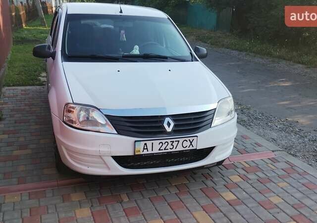 Белый Рено Логан, объемом двигателя 1.4 л и пробегом 333 тыс. км за 3900 $, фото 1 на Automoto.ua
