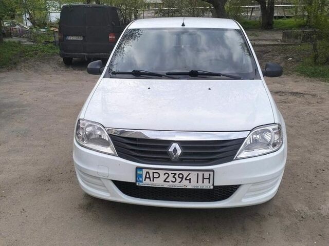 Белый Рено Логан, объемом двигателя 1.39 л и пробегом 300 тыс. км за 3800 $, фото 1 на Automoto.ua