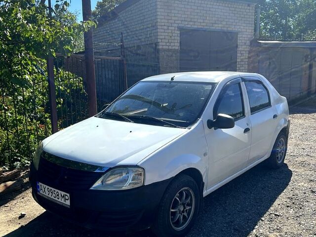 Білий Рено Логан, об'ємом двигуна 1.4 л та пробігом 350 тис. км за 2700 $, фото 1 на Automoto.ua