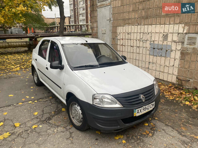 Білий Рено Логан, об'ємом двигуна 1.39 л та пробігом 153 тис. км за 3600 $, фото 1 на Automoto.ua