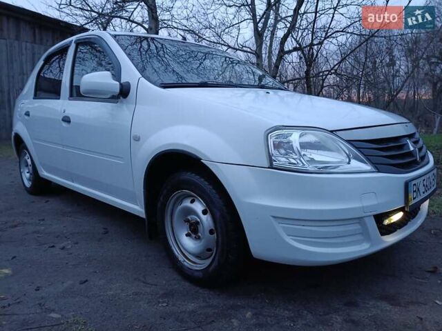 Белый Рено Логан, объемом двигателя 1.4 л и пробегом 118 тыс. км за 4500 $, фото 1 на Automoto.ua
