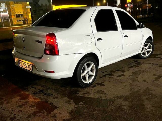 Белый Рено Логан, объемом двигателя 1.4 л и пробегом 100 тыс. км за 2800 $, фото 1 на Automoto.ua
