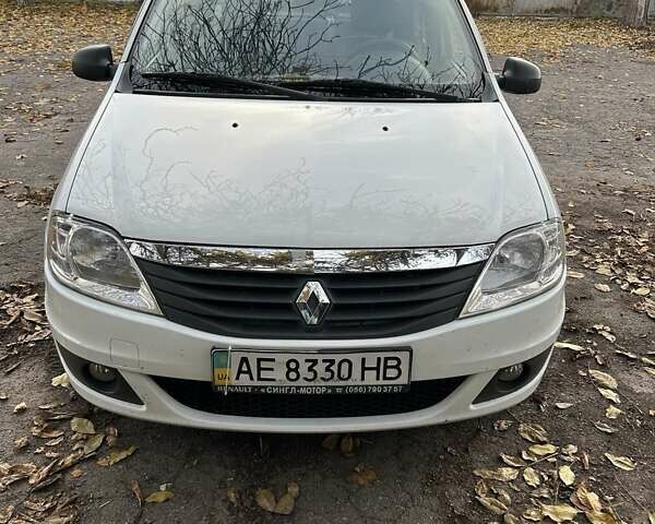 Білий Рено Логан, об'ємом двигуна 1.39 л та пробігом 174 тис. км за 5200 $, фото 1 на Automoto.ua
