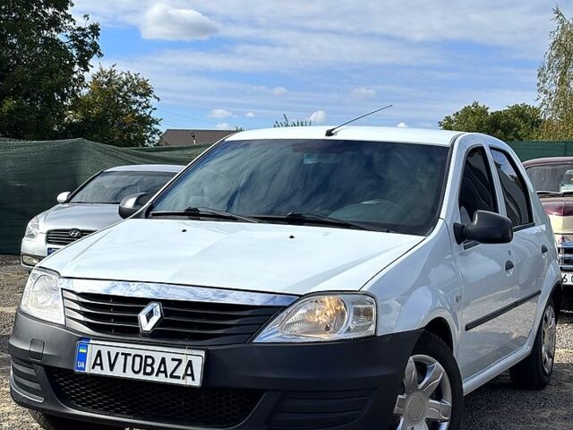 Білий Рено Логан, об'ємом двигуна 1.6 л та пробігом 209 тис. км за 2999 $, фото 1 на Automoto.ua