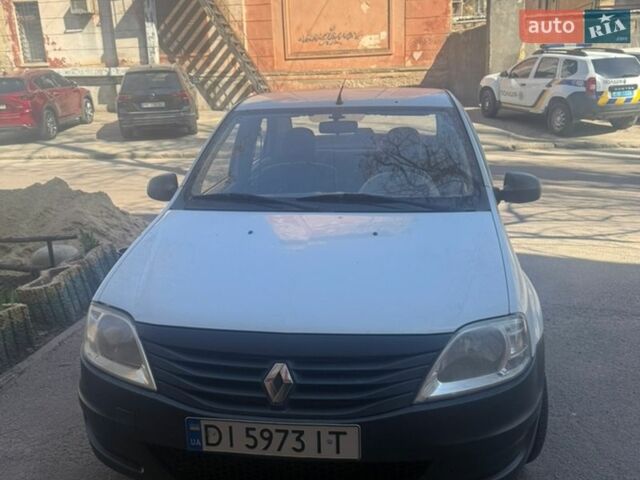 Белый Рено Логан, объемом двигателя 1.39 л и пробегом 400 тыс. км за 2300 $, фото 1 на Automoto.ua