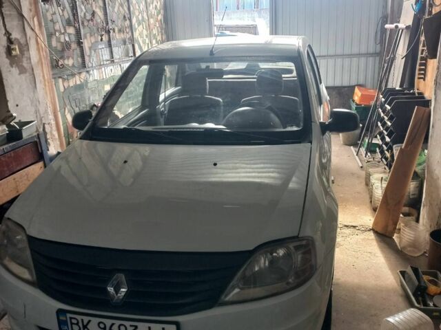 Білий Рено Логан, об'ємом двигуна 1.4 л та пробігом 219 тис. км за 3900 $, фото 1 на Automoto.ua