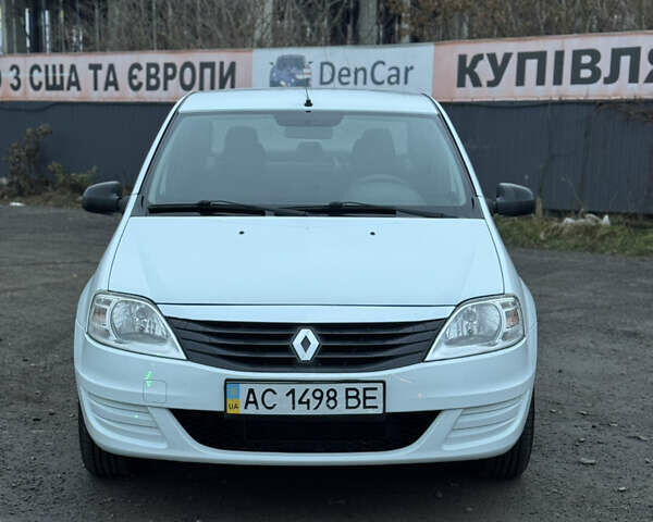 Белый Рено Логан, объемом двигателя 1.4 л и пробегом 108 тыс. км за 4300 $, фото 1 на Automoto.ua