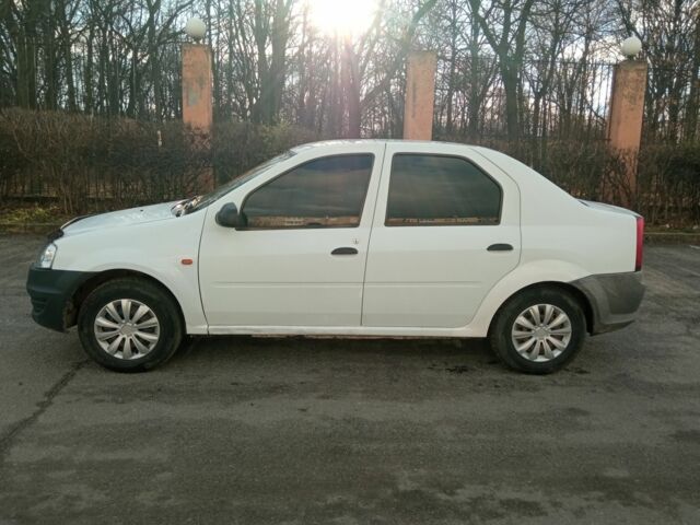 Белый Рено Логан, объемом двигателя 1.4 л и пробегом 780 тыс. км за 2600 $, фото 1 на Automoto.ua