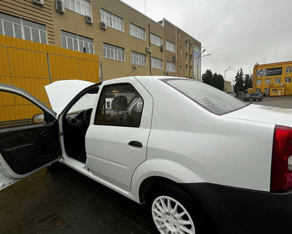 Белый Рено Логан, объемом двигателя 1.39 л и пробегом 241 тыс. км за 2700 $, фото 1 на Automoto.ua