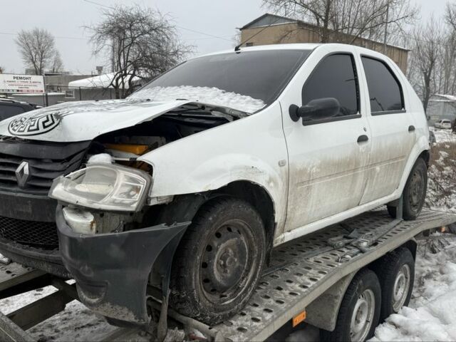 Белый Рено Логан, объемом двигателя 1.4 л и пробегом 500 тыс. км за 1100 $, фото 1 на Automoto.ua