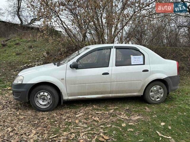 Белый Рено Логан, объемом двигателя 1.39 л и пробегом 246 тыс. км за 3500 $, фото 1 на Automoto.ua