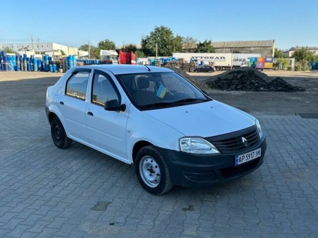 Белый Рено Логан, объемом двигателя 1.4 л и пробегом 240 тыс. км за 2400 $, фото 1 на Automoto.ua