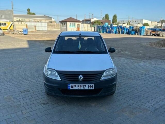 Білий Рено Логан, об'ємом двигуна 1.4 л та пробігом 300 тис. км за 2500 $, фото 1 на Automoto.ua