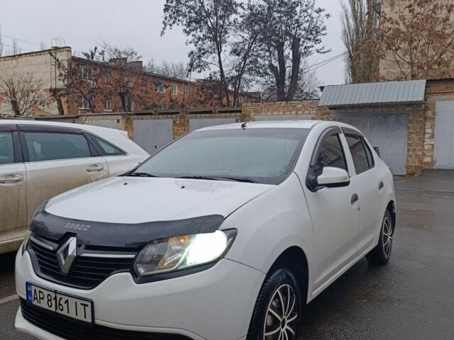 Белый Рено Логан, объемом двигателя 1.1 л и пробегом 200 тыс. км за 4199 $, фото 1 на Automoto.ua