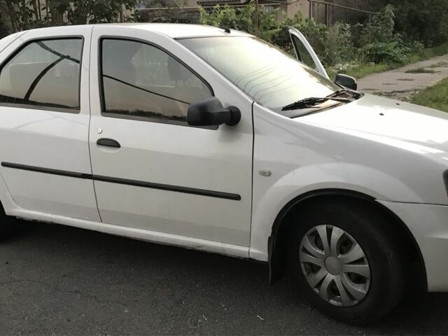 Белый Рено Логан, объемом двигателя 1.4 л и пробегом 192 тыс. км за 4200 $, фото 1 на Automoto.ua