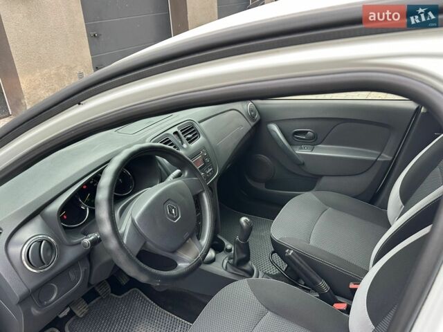 Белый Рено Логан, объемом двигателя 1.5 л и пробегом 80 тыс. км за 7700 $, фото 1 на Automoto.ua