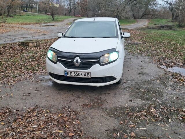 Белый Рено Логан, объемом двигателя 1.1 л и пробегом 300 тыс. км за 5500 $, фото 1 на Automoto.ua