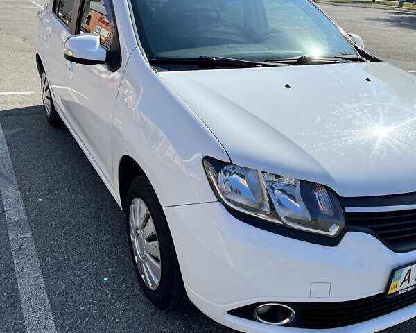 Белый Рено Логан, объемом двигателя 1.2 л и пробегом 268 тыс. км за 5650 $, фото 1 на Automoto.ua