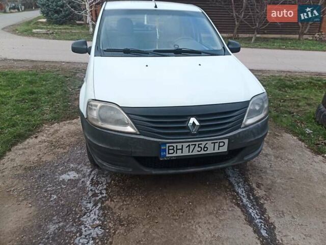 Белый Рено Логан, объемом двигателя 1.39 л и пробегом 300 тыс. км за 3300 $, фото 1 на Automoto.ua
