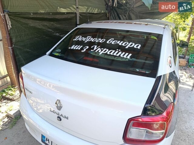 Білий Рено Логан, об'ємом двигуна 1.15 л та пробігом 500 тис. км за 2000 $, фото 1 на Automoto.ua