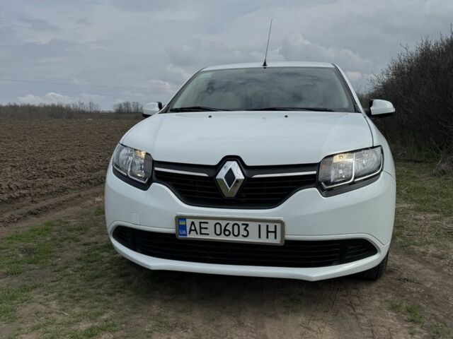 Белый Рено Логан, объемом двигателя 1.5 л и пробегом 124 тыс. км за 6500 $, фото 1 на Automoto.ua