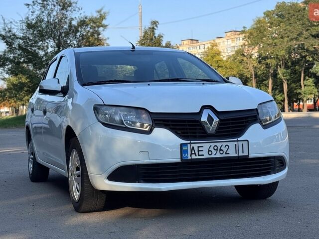Белый Рено Логан, объемом двигателя 1.15 л и пробегом 230 тыс. км за 3800 $, фото 1 на Automoto.ua