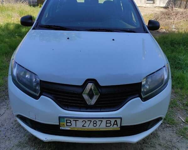 Белый Рено Логан, объемом двигателя 1.15 л и пробегом 201 тыс. км за 3200 $, фото 1 на Automoto.ua