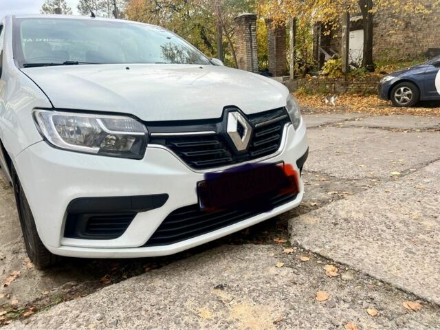 Белый Рено Логан, объемом двигателя 1.1 л и пробегом 240 тыс. км за 3400 $, фото 1 на Automoto.ua