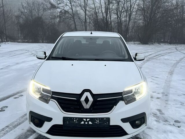 Білий Рено Логан, об'ємом двигуна 1.1 л та пробігом 1 тис. км за 4500 $, фото 1 на Automoto.ua