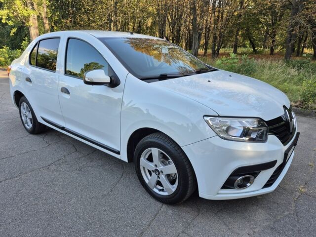 Білий Рено Логан, об'ємом двигуна 1.1 л та пробігом 126 тис. км за 6701 $, фото 1 на Automoto.ua