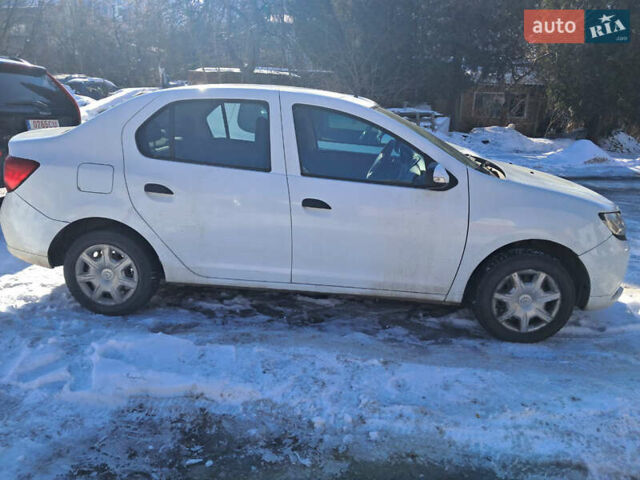 Белый Рено Логан, объемом двигателя 1.15 л и пробегом 225 тыс. км за 3799 $, фото 1 на Automoto.ua
