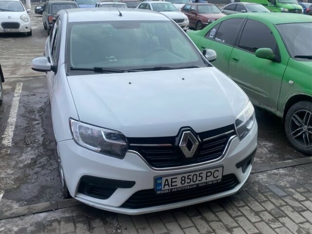 Белый Рено Логан, объемом двигателя 1.1 л и пробегом 180 тыс. км за 6099 $, фото 1 на Automoto.ua