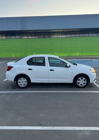 Белый Рено Логан, объемом двигателя 1.15 л и пробегом 173 тыс. км за 4000 $, фото 1 на Automoto.ua