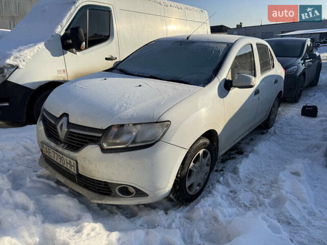 Белый Рено Логан, объемом двигателя 1.15 л и пробегом 276 тыс. км за 4500 $, фото 1 на Automoto.ua