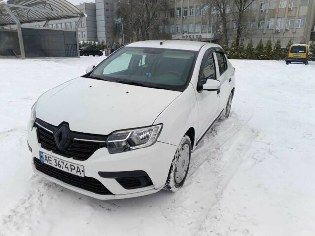 Белый Рено Логан, объемом двигателя 1.1 л и пробегом 368 тыс. км за 4563 $, фото 1 на Automoto.ua