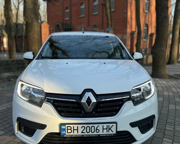 Белый Рено Логан, объемом двигателя 1.5 л и пробегом 140 тыс. км за 7999 $, фото 1 на Automoto.ua