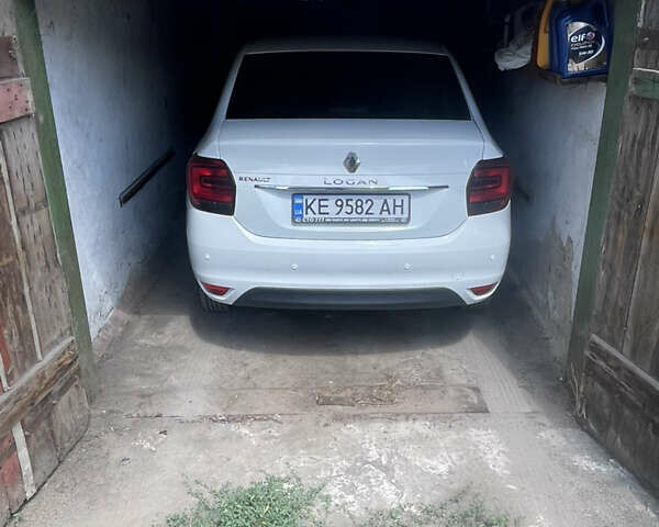 Білий Рено Логан, об'ємом двигуна 1.46 л та пробігом 258 тис. км за 7600 $, фото 1 на Automoto.ua