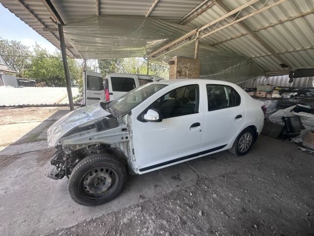 Білий Рено Логан, об'ємом двигуна 1.5 л та пробігом 200 тис. км за 3500 $, фото 1 на Automoto.ua