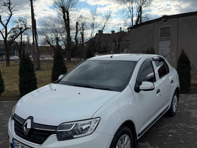 Белый Рено Логан, объемом двигателя 1.5 л и пробегом 289 тыс. км за 6600 $, фото 1 на Automoto.ua