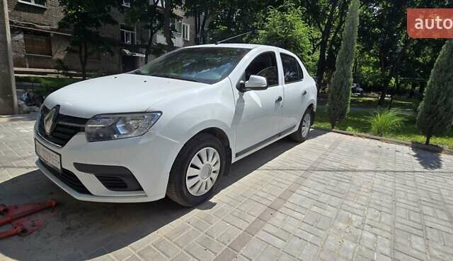 Белый Рено Логан, объемом двигателя 1.15 л и пробегом 170 тыс. км за 5850 $, фото 1 на Automoto.ua