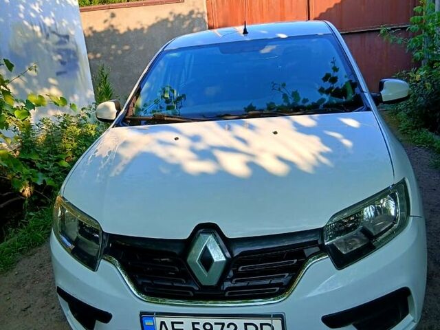 Белый Рено Логан, объемом двигателя 1.1 л и пробегом 0 тыс. км за 5500 $, фото 1 на Automoto.ua