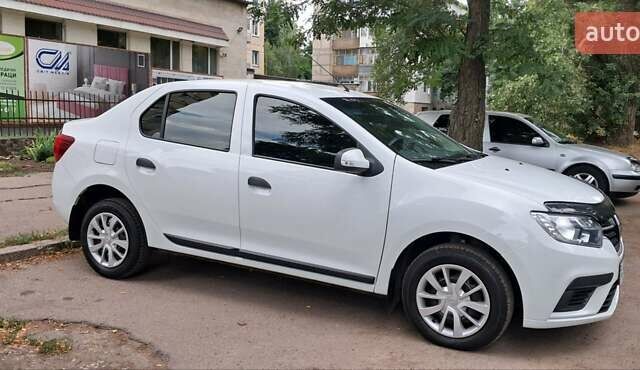 Білий Рено Логан, об'ємом двигуна 1.5 л та пробігом 65 тис. км за 6900 $, фото 1 на Automoto.ua