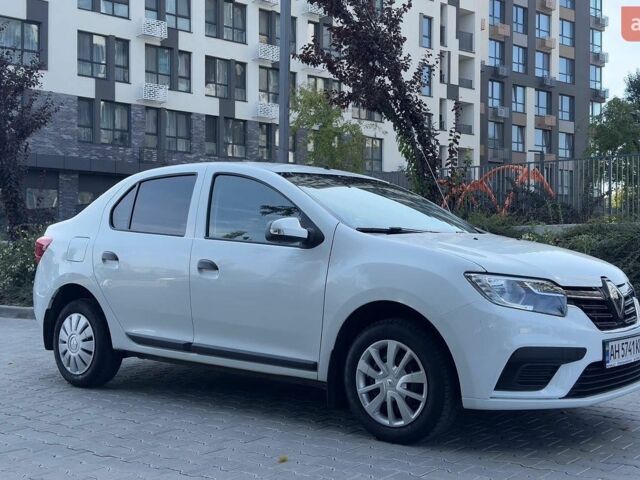 Белый Рено Логан, объемом двигателя 1 л и пробегом 30 тыс. км за 8000 $, фото 1 на Automoto.ua
