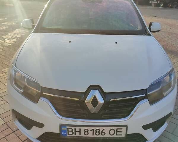 Белый Рено Логан, объемом двигателя 1 л и пробегом 300 тыс. км за 3850 $, фото 1 на Automoto.ua