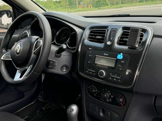 Белый Рено Логан, объемом двигателя 1 л и пробегом 55 тыс. км за 5499 $, фото 1 на Automoto.ua