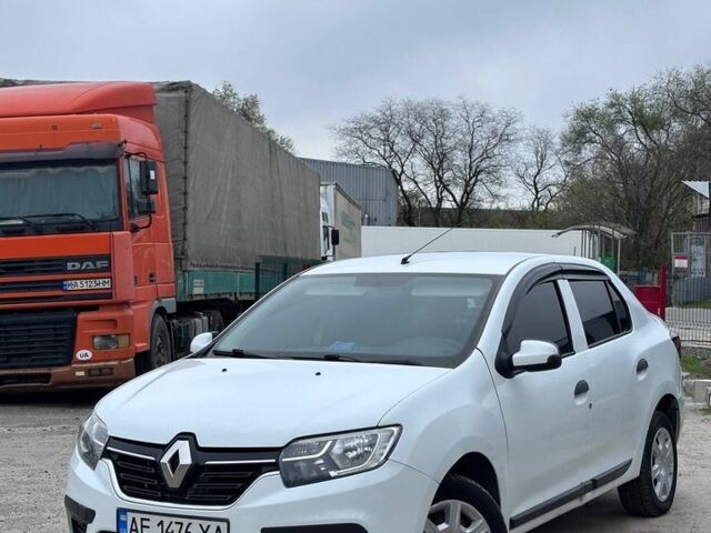 Белый Рено Логан, объемом двигателя 1 л и пробегом 310 тыс. км за 4700 $, фото 1 на Automoto.ua