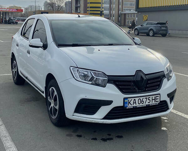 Белый Рено Логан, объемом двигателя 1 л и пробегом 157 тыс. км за 6600 $, фото 1 на Automoto.ua