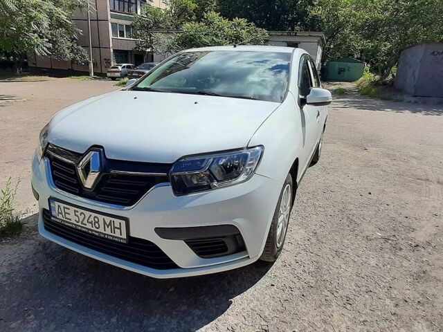 Белый Рено Логан, объемом двигателя 1 л и пробегом 58 тыс. км за 7800 $, фото 1 на Automoto.ua